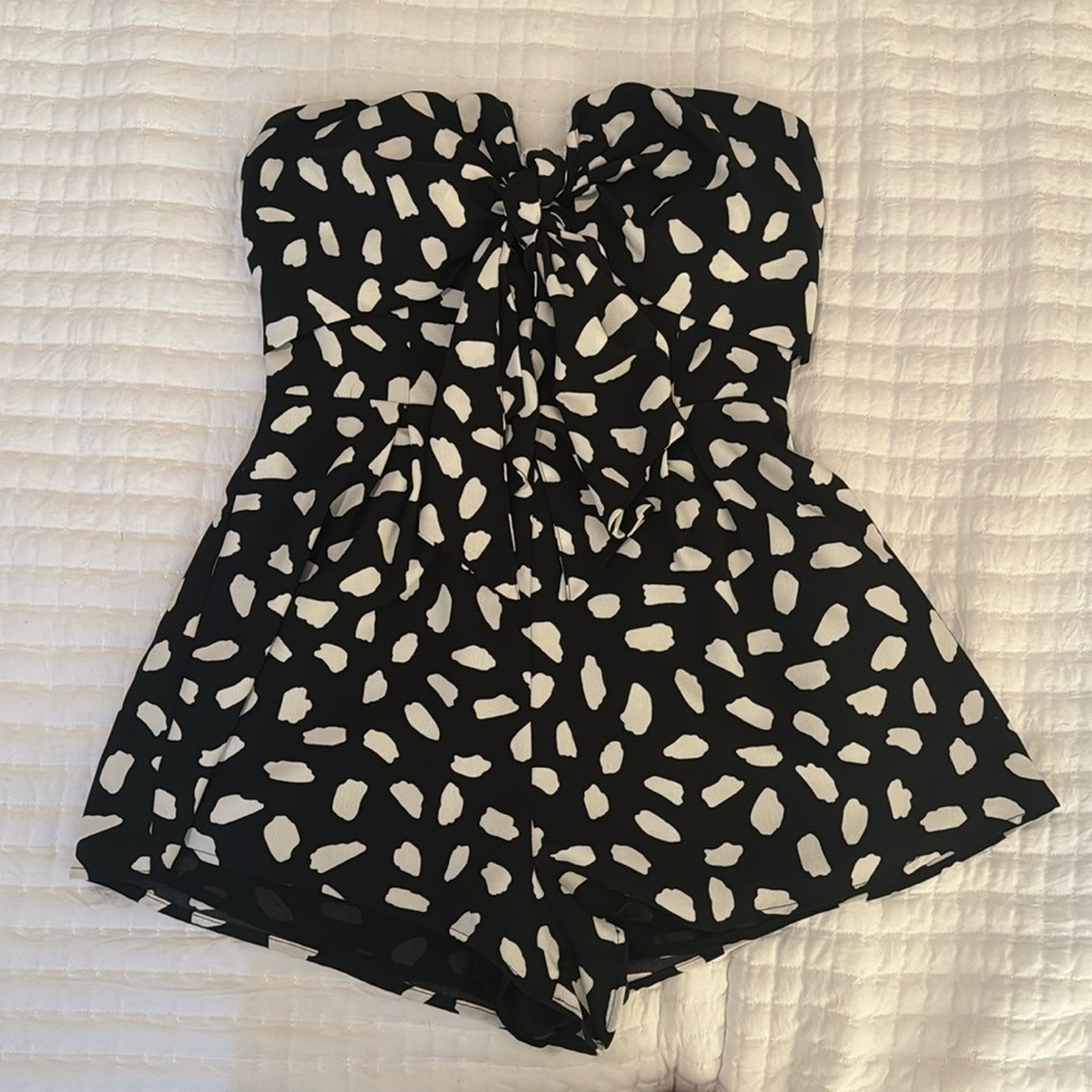 Black and white patterned, knotted, romper